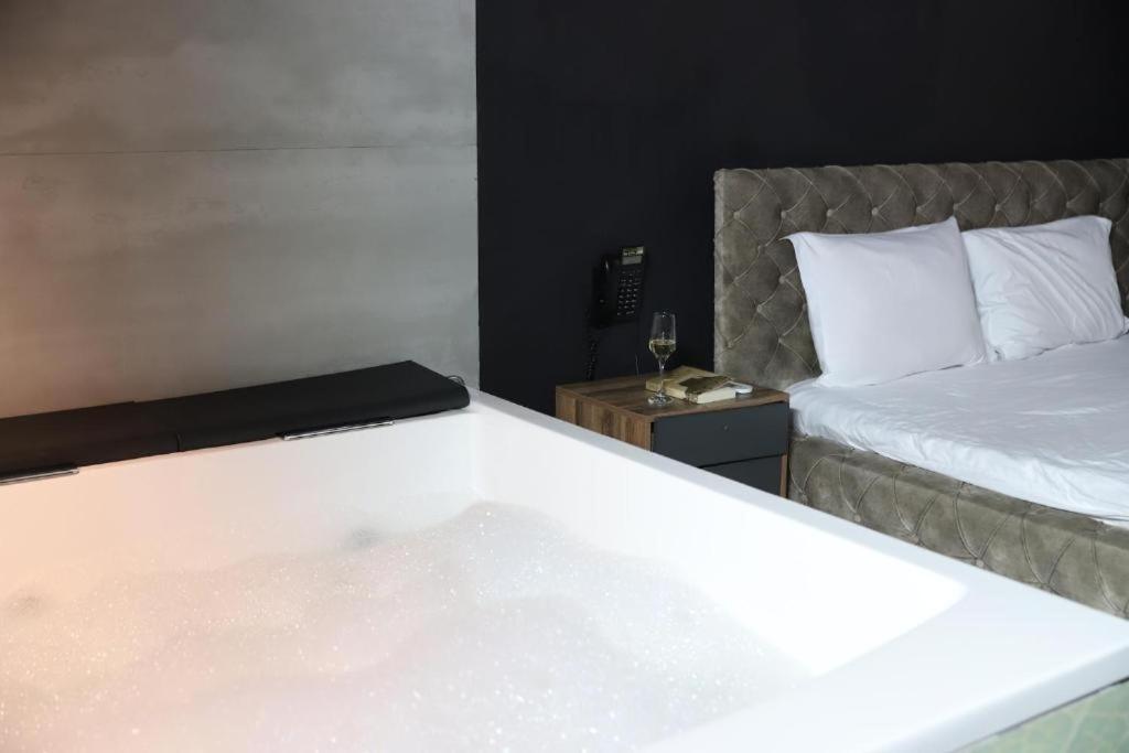 Hotel Gloria Ks Prishtinë Luaran gambar